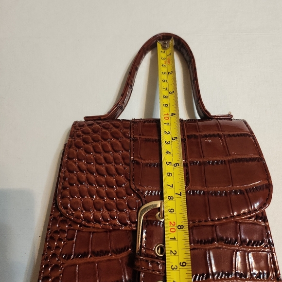 Elegant Brown Faux Leather Croc Pattern Handbag EUC, As Seen in Marie Claire - Picture 11 of 14